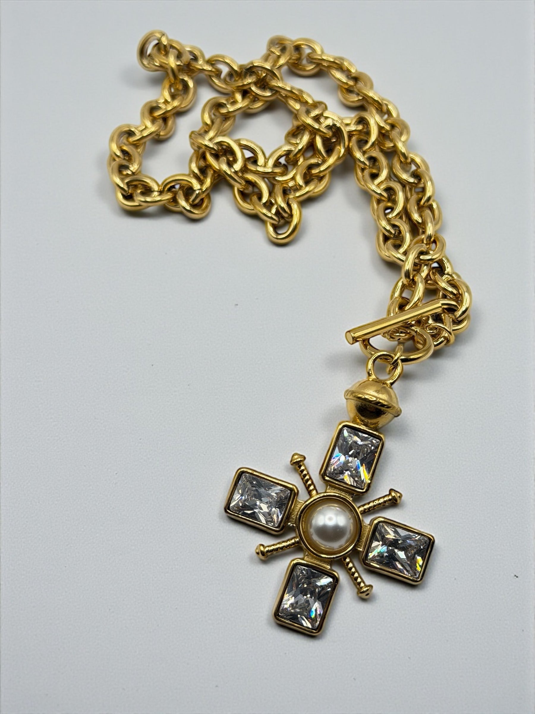 Eterna Necklace